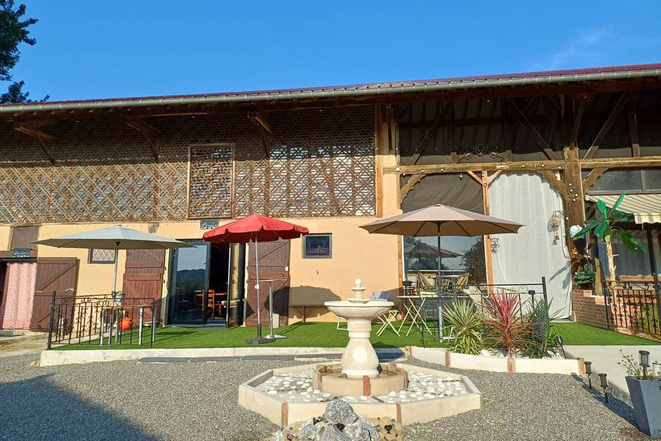 Cour à la fontaine