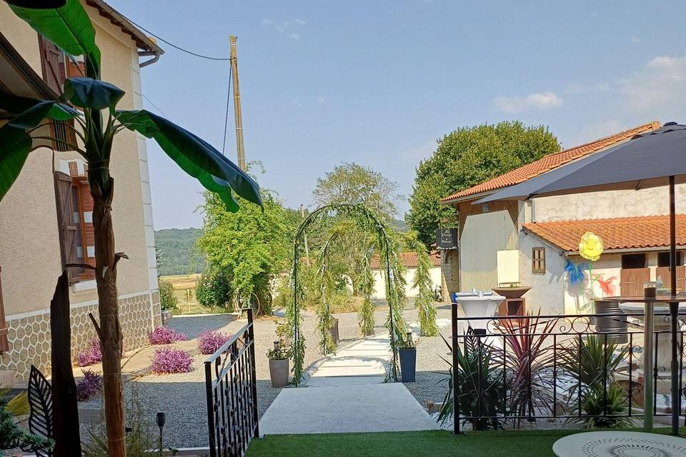 Une entrée avec 3 arches