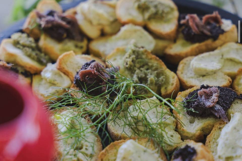 Toast tapenade