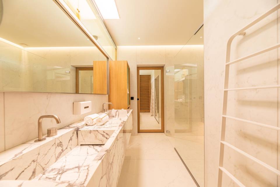 Salles de bain vastes