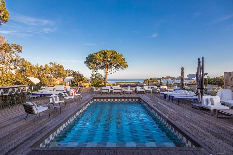Piscine commune vue mer