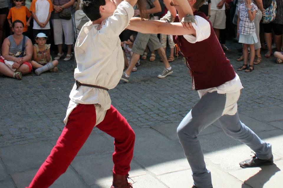 Acrobates et jongleurs