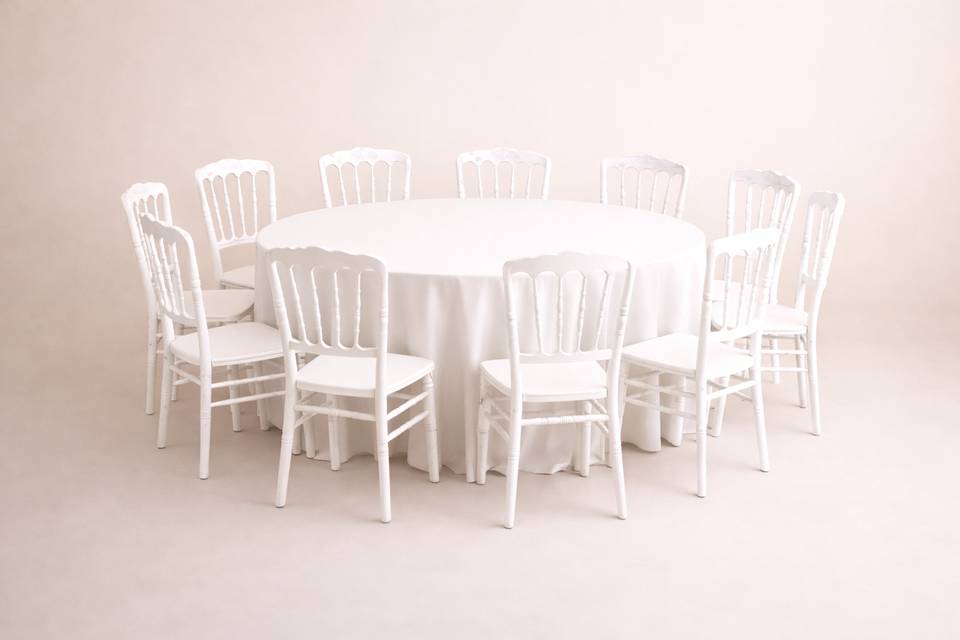 Chaises autour d'une table