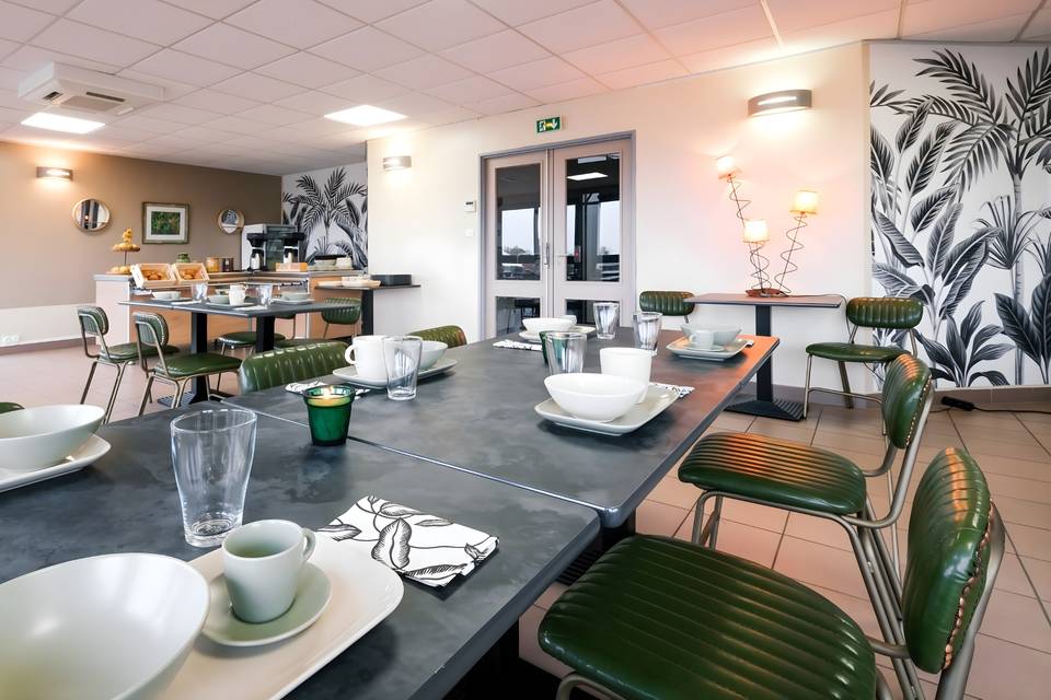 Salle petit déjeuner