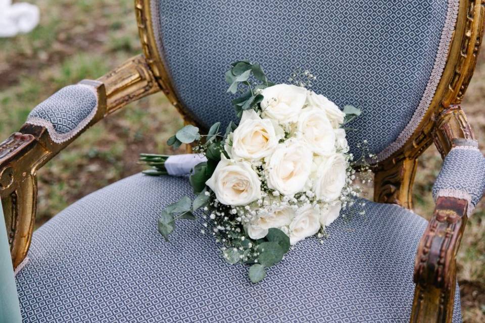 Bouquet rond de rose blanche