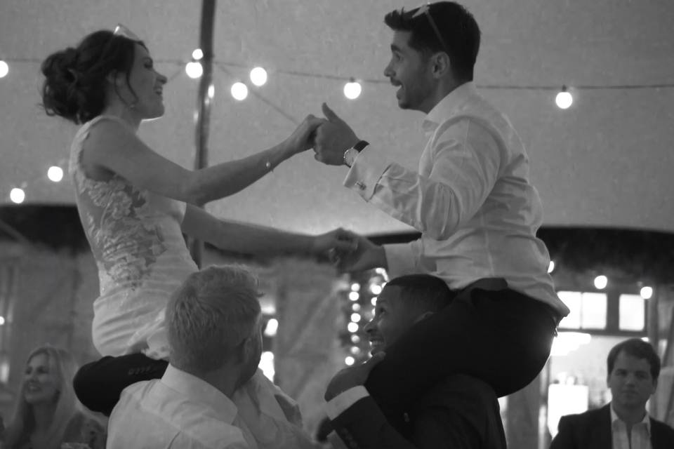 Les mariés qui dansent