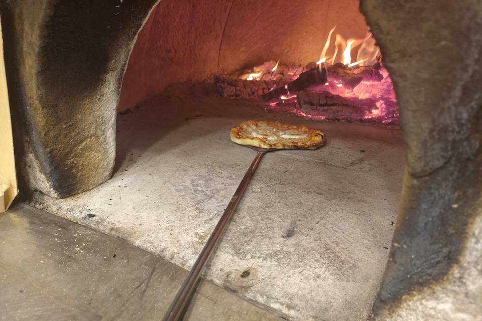 Pizza au feu de bois