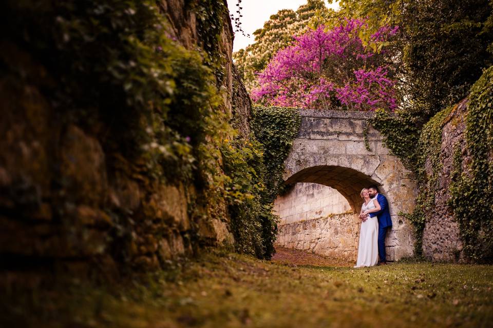 Photo couple mariés sous un po