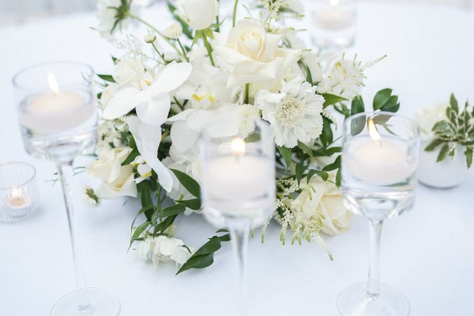 Bouquet sur table invité