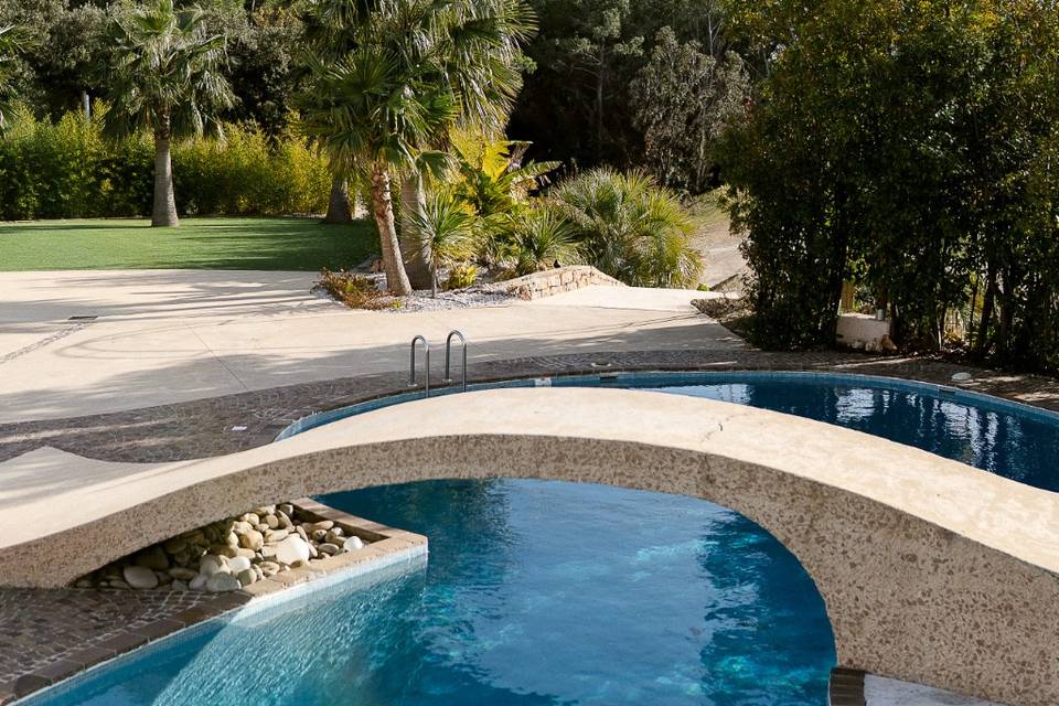 Vue vers la piscine
