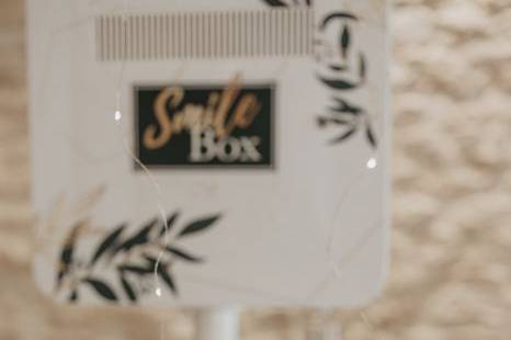 Smile box