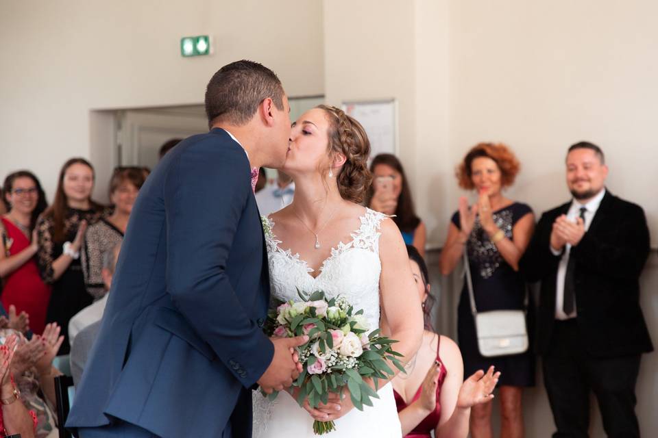 Premier baiser des mariés