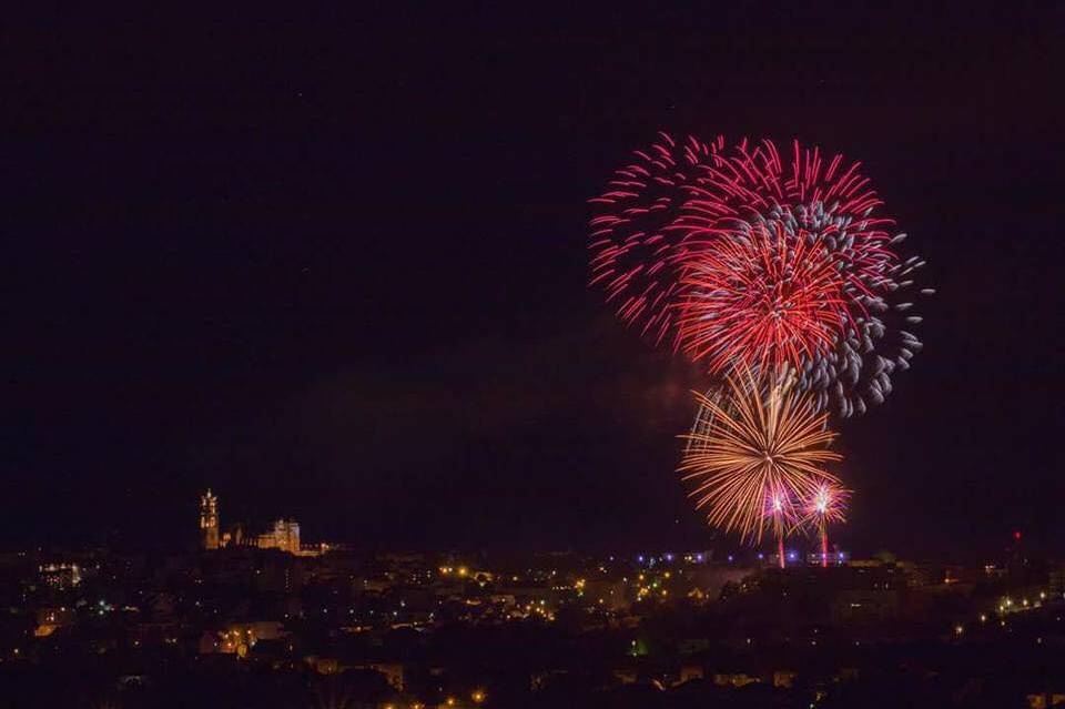 Artifeux - Boutique en ligne, conception, tir de feux d'artifice dans le  Lot.