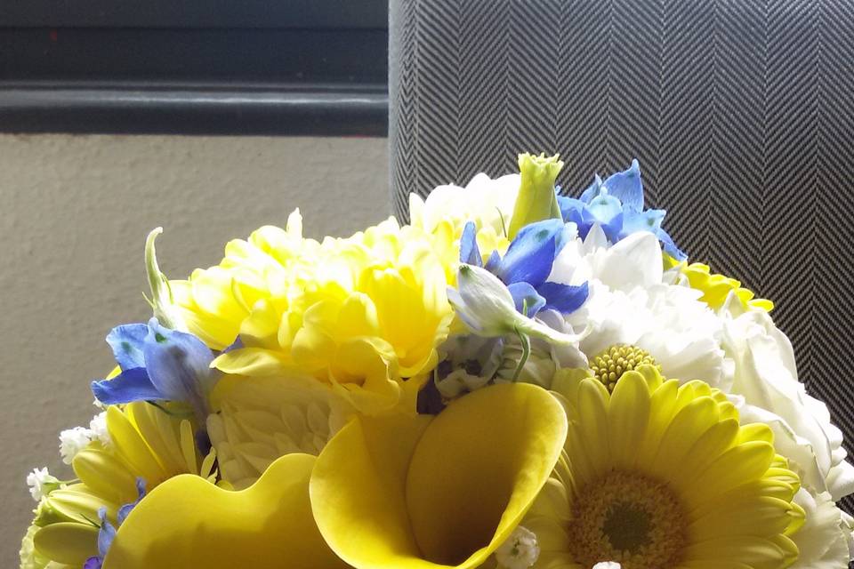Bouquet de mariée jaune bleu