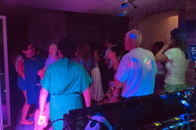 DJ Mr Magnifique