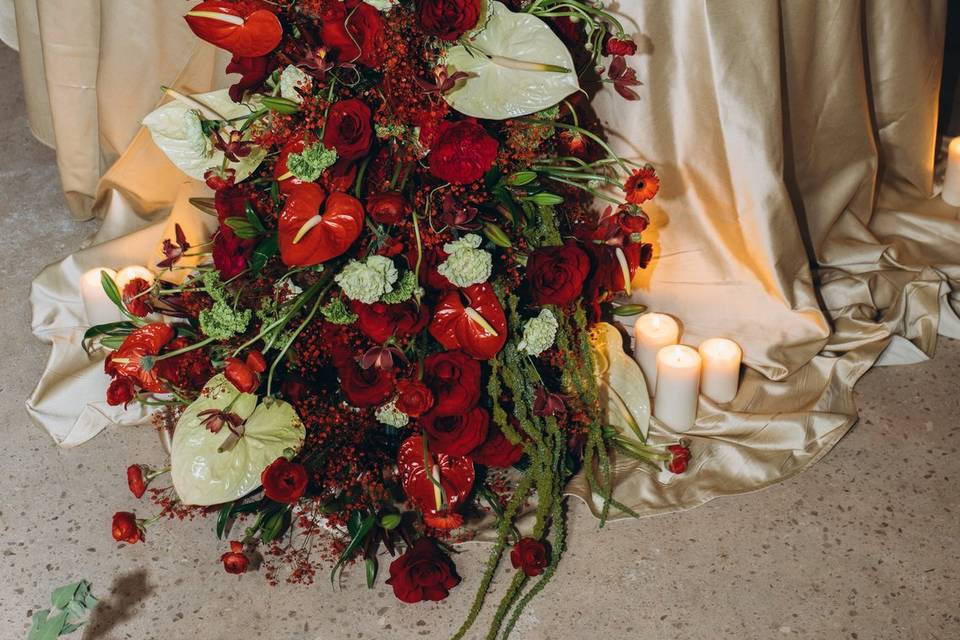 Red cascade table