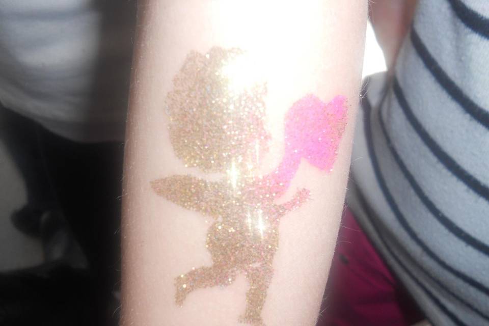 Tatouages à paillettes