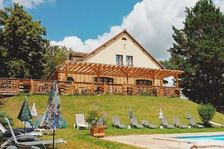 Restaurant vue de la piscine