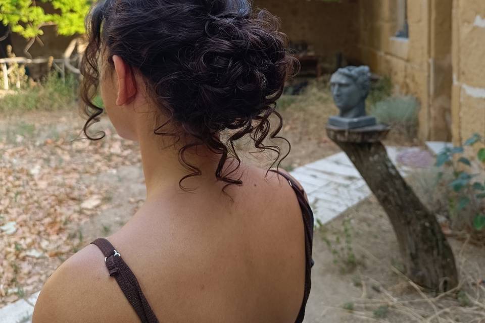 Chignon cheveux bouclés
