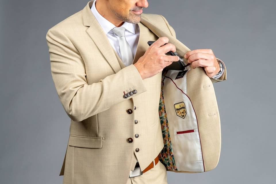Costume prêt-à-porter