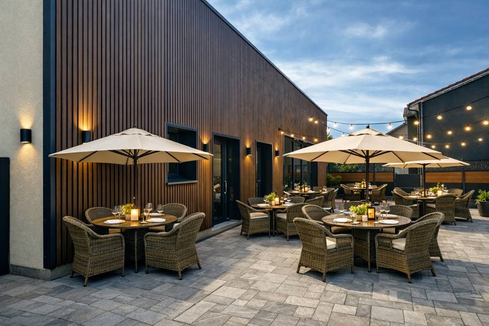 Salle restaurant avec terrasse