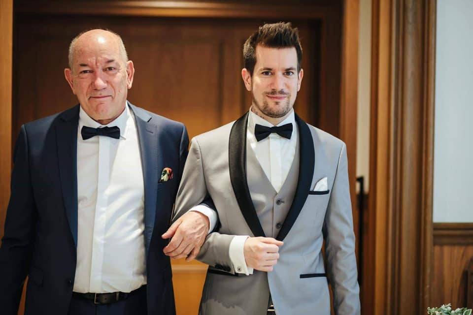 Le marié avec son père