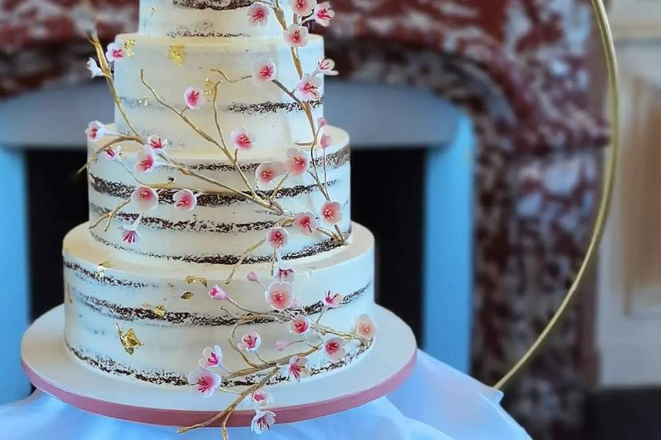 Wedding cake or et blanc