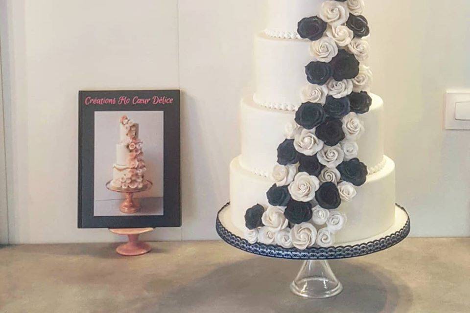 Wedding cake ruffles et perles