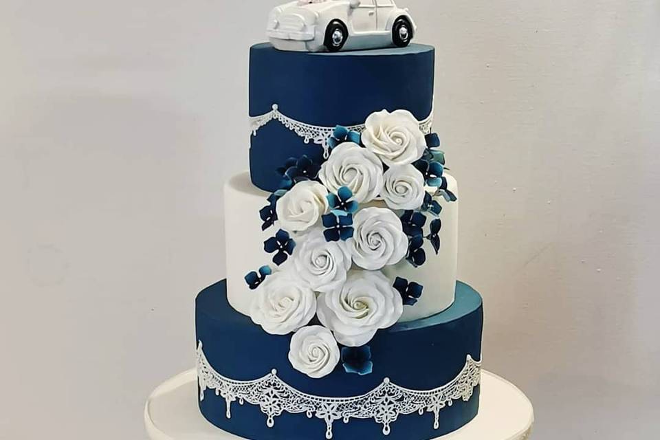 Wedding Cake marine et blanc