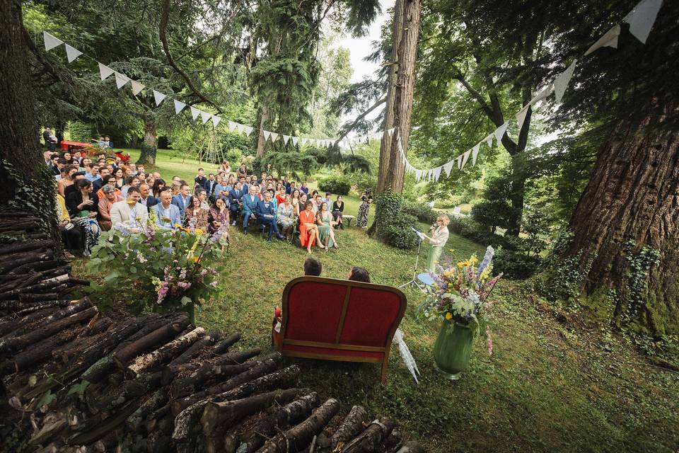 Cérémonie dans le parc