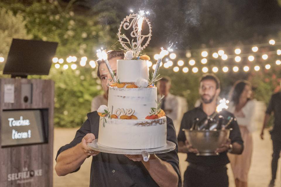 Service wedding Cake