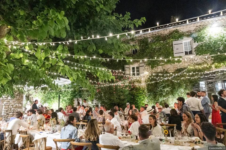 Ambiance Repas Assis