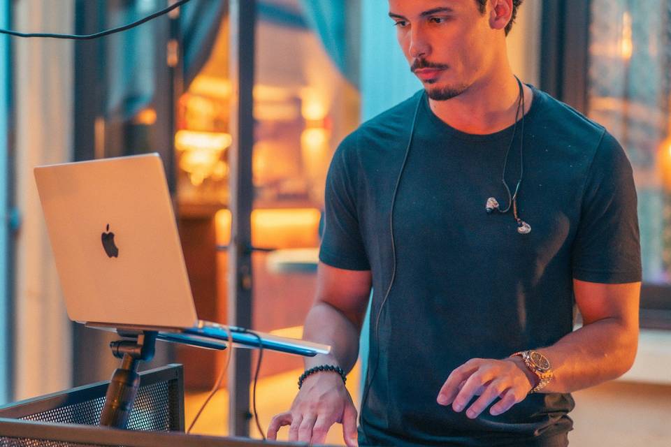 Dj perfomeur