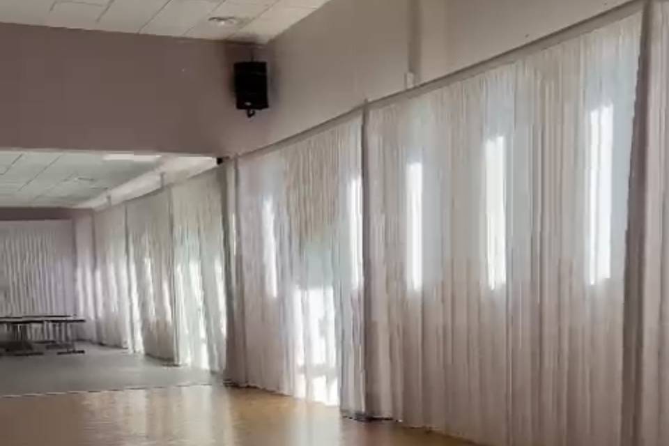 Entourage salle rideaux