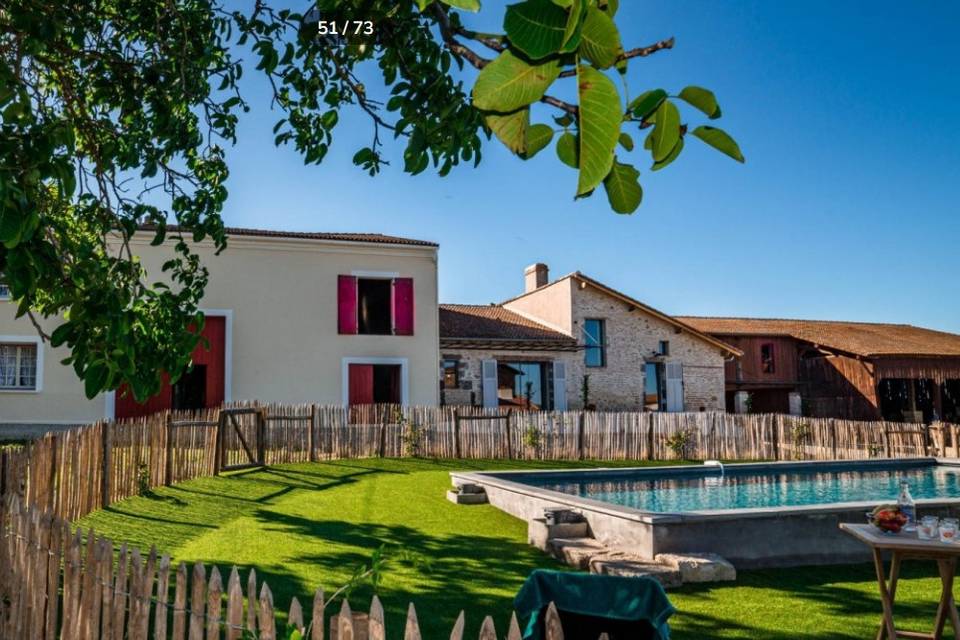Ensemble gîtes et piscine
