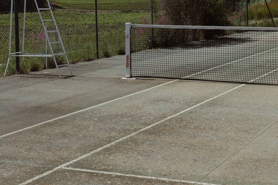 Le terrain de tennis