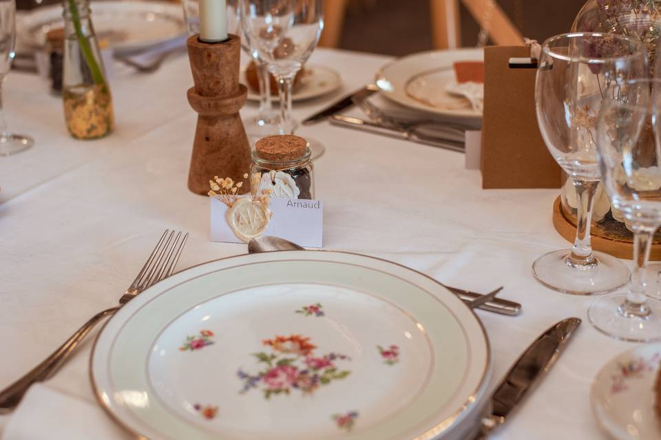 Assiettes et Bougeoirs anciens
