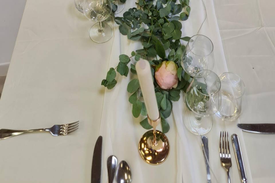 Chemin de table mariage fleurs