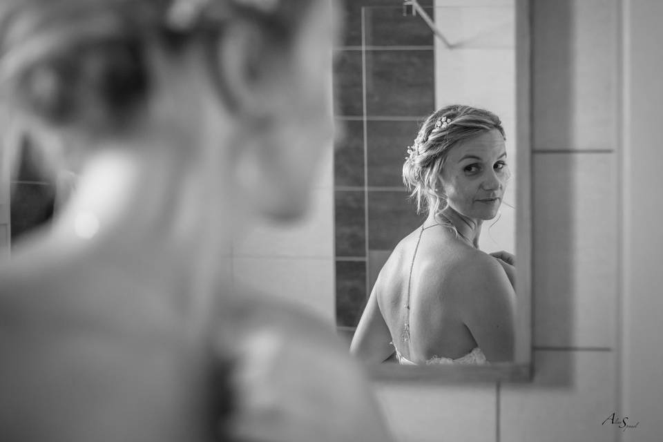Mariée dans un miroir