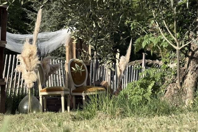 Espace laïque dans le jardin