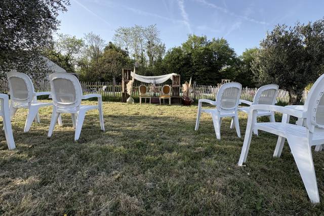 Espace laïque dans le jardin