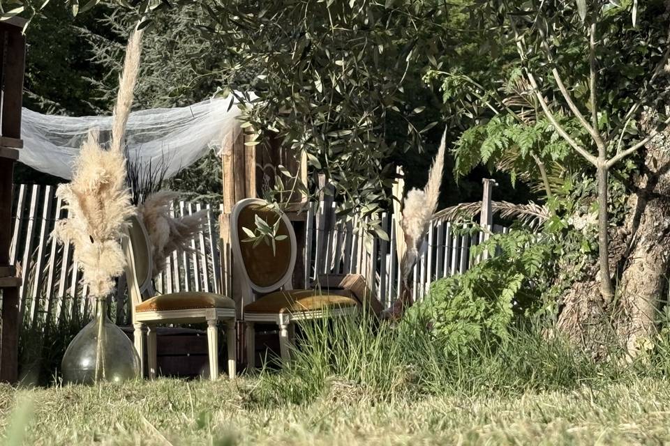 Espace laïque dans le jardin