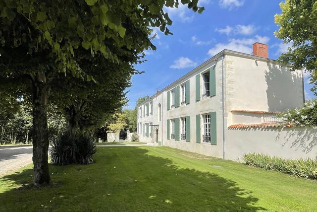 Devant la Maison