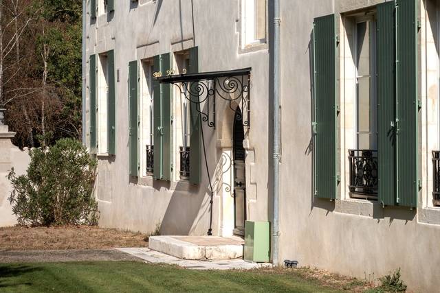 Devant la Maison