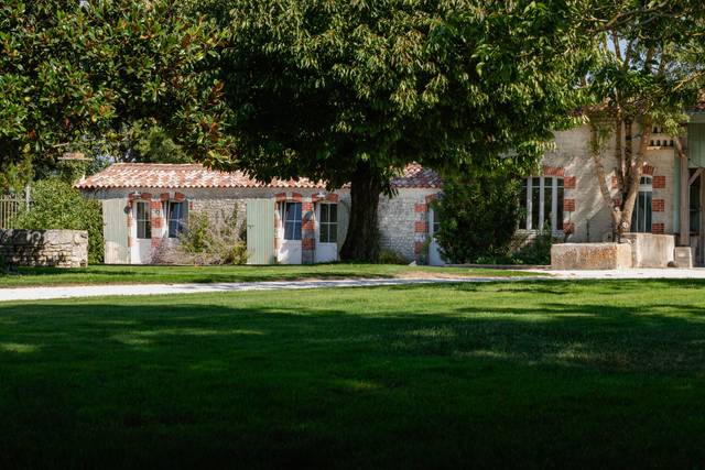 Les Communs depuis les Jardins