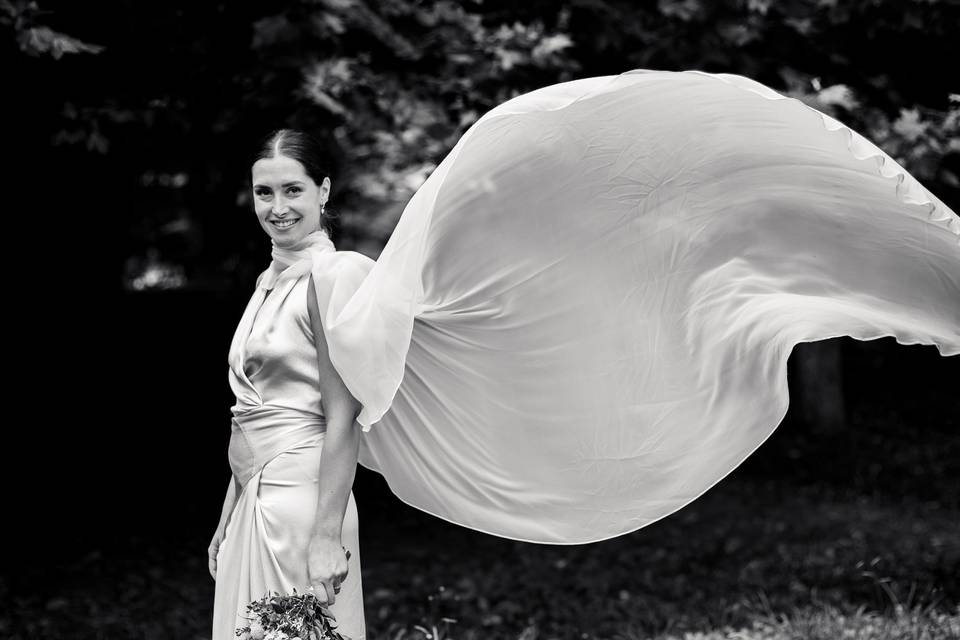 D & A Veil throw