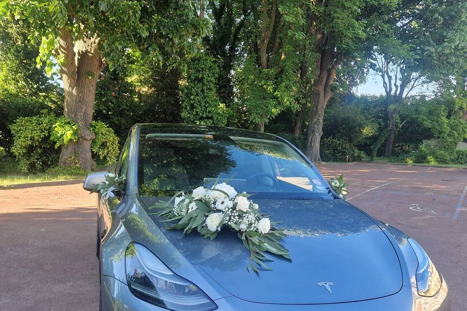 Voiture fleurie
