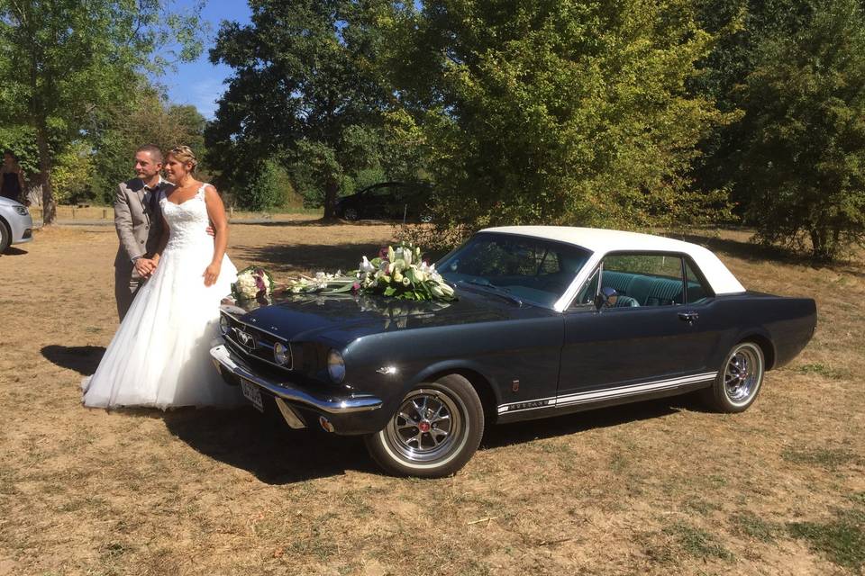 Les mariés et la Mustang