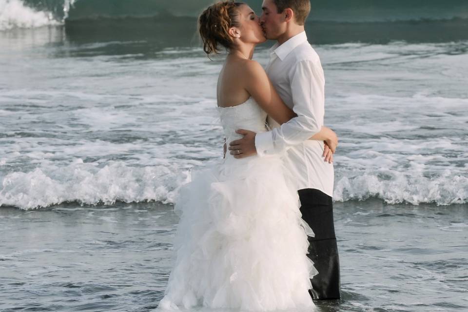 Trash the dress à la plage