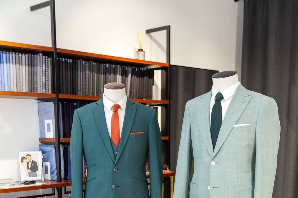 Detail_Deux costumes sur mannequins